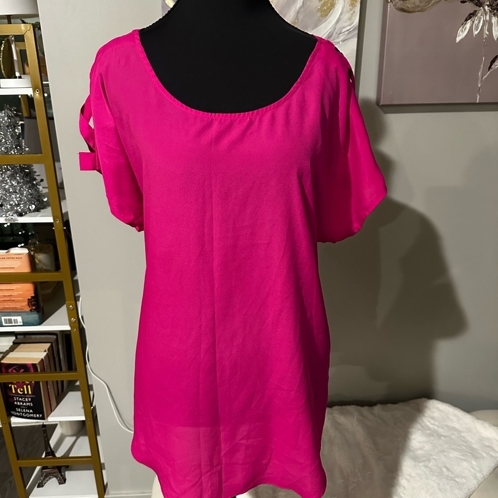 Express Fuchsia Blouse with Ribbon Cutout Shoulder size Large - Picture 2 of 5